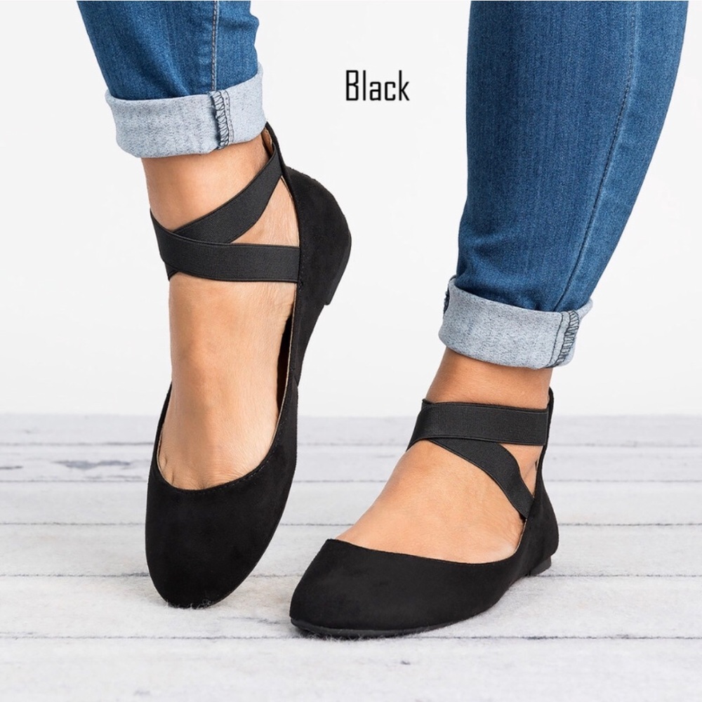 Black ballet flats with cross cross straps!